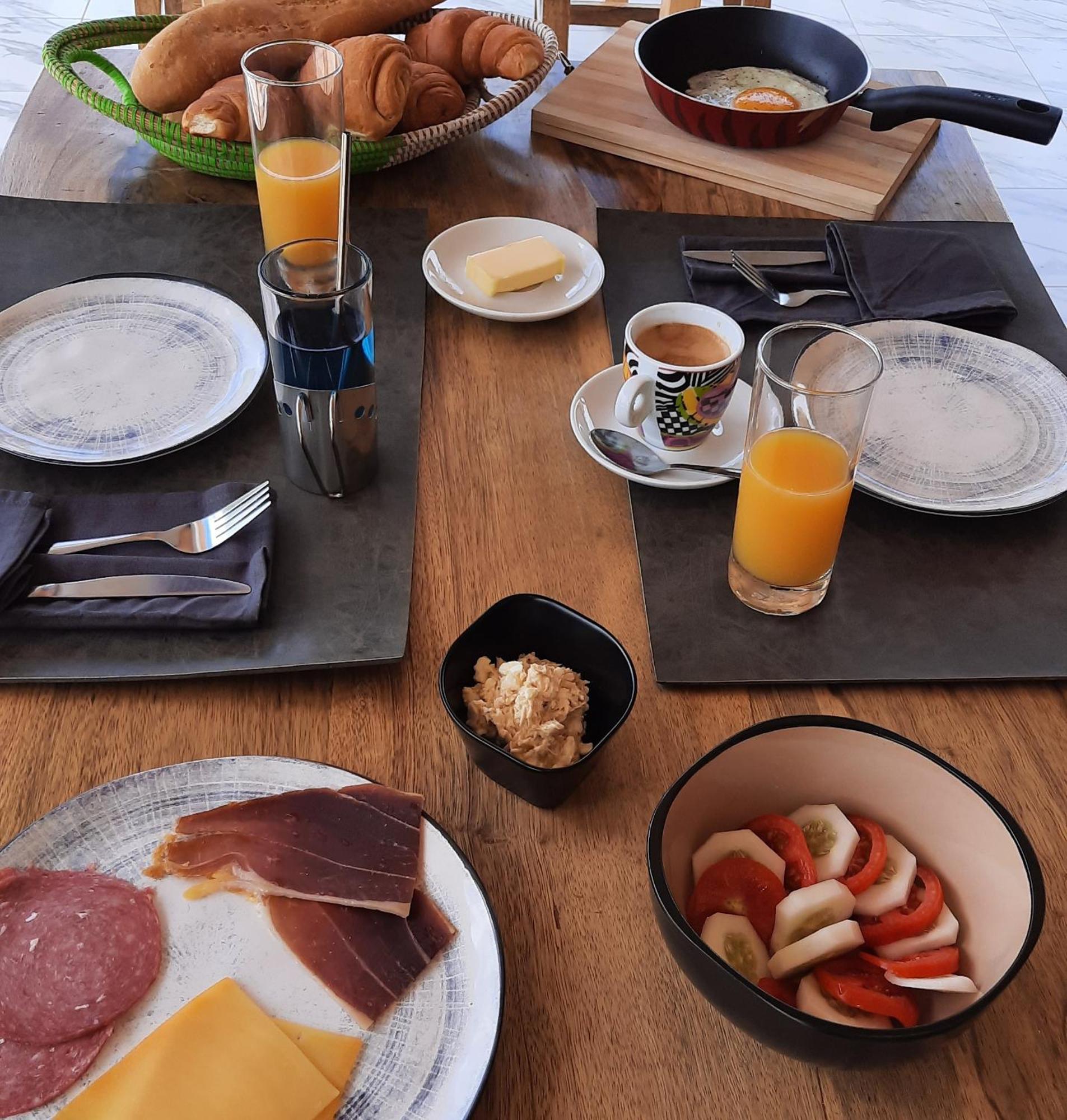 Bed and Breakfast Chez Nous Chez Vous Toubakouta Exterior foto